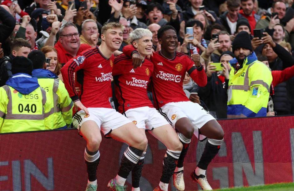 10场23分！曼联临时主帅封神，却遭两大世界名帅围剿，拉爵到底选谁？